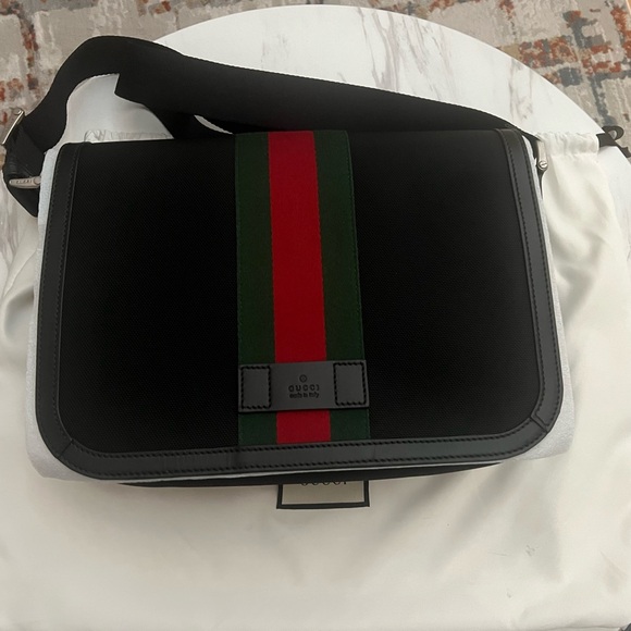 Gucci Men’s Messenger Bag – Black with Iconic Green & Red Stripe (Never Worn) - Picture 1 of 3